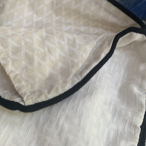 NEW Vince Camuto 2 King Pillow Shams Geometric off White / Beige Black Trim - Picture 5 of 6